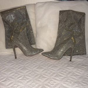 NEW🤩 Ensley ✨Stiletto Heeled Boot Color silver/Gold Size 6.5 (US)